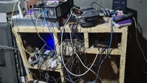 ضبط المتهمين بإدارة محطات بث تليفزيوني لاسلكية مشفرة بالشرقية