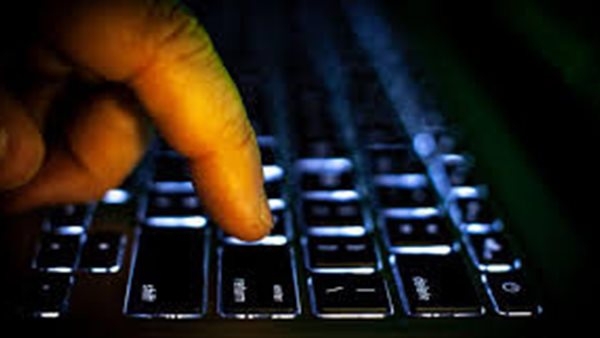 إحالة المتهمين في واقعة ابتزاز شخص في بني سويف بصور خاصة للمحاكمة