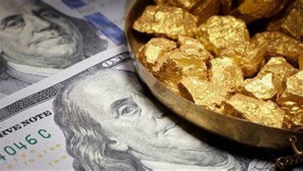 الذهب يتراجع مع صعود الدولار وتهديدات الرسوم الجمركية