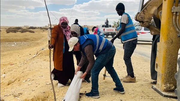 وزيرة البيئة: زراعة 850 شجرة من التوت العماني والخيار شمبر بمشاركة 100 متطوع من 17 جنسية