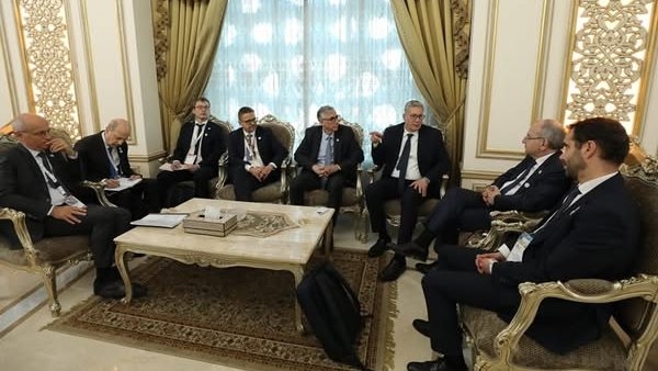 وزير البترول يلتقى الرئيس التنفيذي لشركة توتال العالمية للنقل والتوزيع