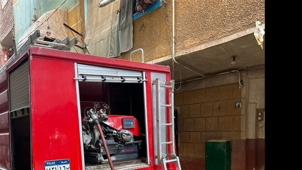 ماس كهربائي.. تفاصيل السيطرة على حريق شقة سكنية بمصر القديمة