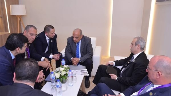 وزير الكهرباء يبحث مع سيمنس إنيرجي إقامة محطة رياح بقدرة 500 ميجاوات