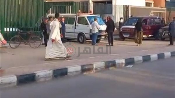 وسط تواجد أمني كثيف.. عمدة قرية العفادرة يتسلم جثامين خط الصعيد وأعوانه لدفنهم بأسيوط