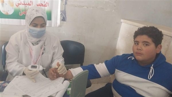 الكشف على 873 مواطنًا خلال قافلة طبية مجانية بقرية كفر السابي في البحيرة