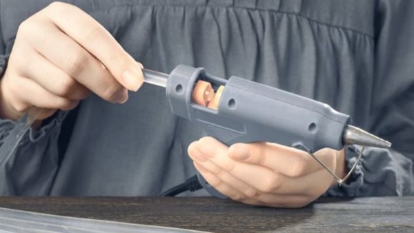 كيفية إزالة الشمع من الملابس.. التجميد والتسخين