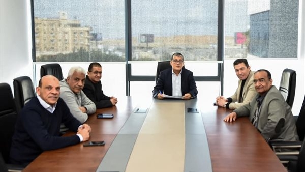 خلال أيام.. أوسكار رويز يحسم قائمة الحكام المختارين لمعسكر رخص الـ VAR