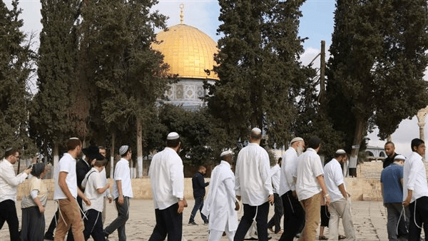 مستوطنون يقتحمون المسجد الأقصى في عيد المساخر اليهودي