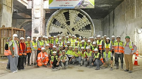 المقاولون العرب تنهي أعمال حفر وتبطين المسار الثاني بين محطتي المريوطية والعريش بالخط الرابع للمترو