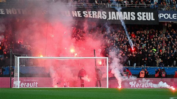 بسبب شغب الجماهير وإشعال النيران.. إلغاء مباراة مونبيلييه وسانت إيتيان بالدوري الفرنسي