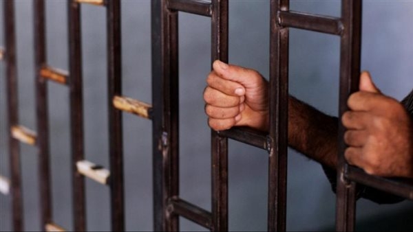حبس عاطل 4 أيام على ذمة التحقيقات لحيازته 10 طرب حشيش بالبحيرة