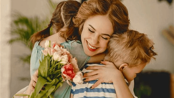 كيف تختار هدية عيد الأم حسب البرج الفلكي؟.. 3 نصائح لاختيار الهدية المناسبة