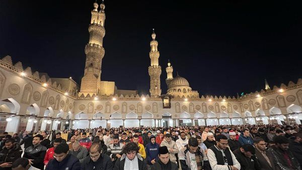 يلتمسون ليلة القدر في تضرع وخشوع.. الجامع الأزهر كامل العدد بالمصلين بالثلث الأخير من شهر رمضان