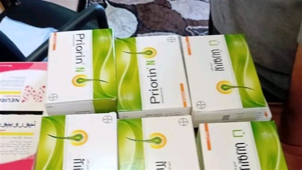 جمارك نويبع تحبط محاولة تهريب كمية أدوية وعدد من الساعات