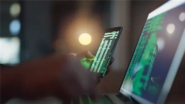 FBI يحذر: قراصنة صينيون يستهدفون الأمريكيين برسائل نصية احتيالية
