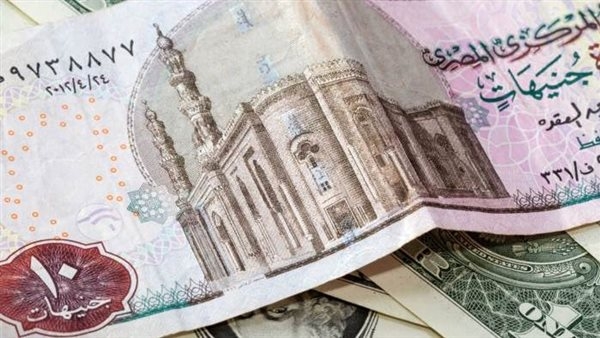 الجنيه المصري يرتفع أمام الدولار في 12 بنكًا بختام تعاملات اليوم