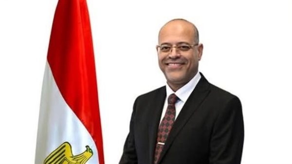 برواتب تتراوح بين 1000 و4000 دينار بحريني.. وزير العمل يُعلن عن فرص عمل للأطباء المصريين في البحرين