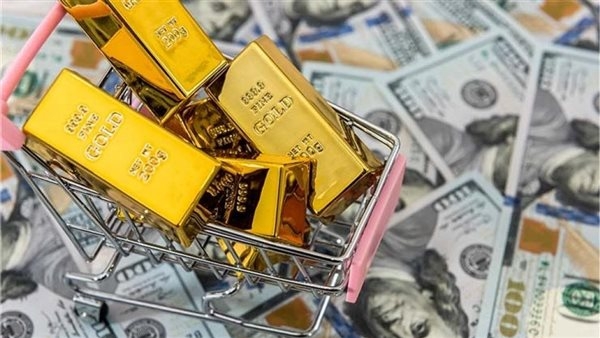 سيارات فارهة وسبائك ذهبية.. ماذا وجد الأمن بمنزل المتهم الثاني بقضية رشوة وزارة الري الجديدة؟
