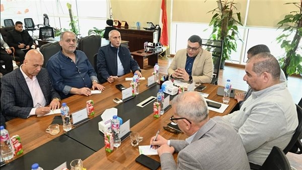 وزير الإسكان يوجه بعقد اجتماع مع الكيانات والشركات العاملة بقطاع غرب رأس الحكمة لبحث الموقف التنفيذي
