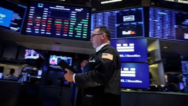 وول ستريت تفتح على انخفاض إثر تهديد ترامب بفرض رسوم جديدة على الصلب والألمنيوم
