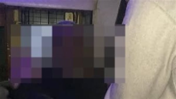فتاة تتعرض للتحرش من مسن في المواصلات العامة.. والمتهم يهرب بعد محاولة الركاب التستر عليه