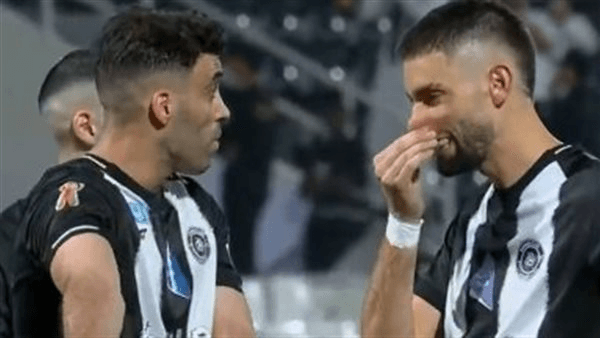 مشادة بين كاراسكو وحمد الله بسبب ركلة جزاء في مباراة الشباب والخلود بالدوري السعودي