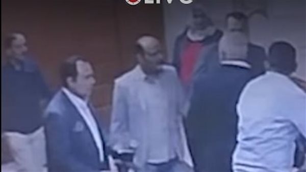 كان عايز يضربه في الديوان.. القاهرة 24 ينفرد بفيديو لحظة تعدي سكرتير محافظة سوهاج على نائب المحافظ
