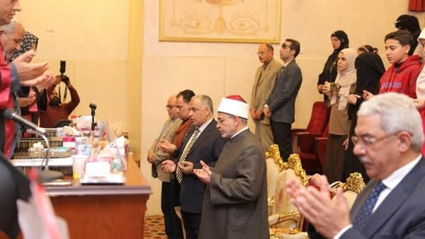 منح درجة الدكتوراه لباحثة رغم وفاتها.. رئيس جامعة الأزهر: المناقشة تمت بتوجيه من الإمام الأكبر وبعد تصديق مجلس الجامعة