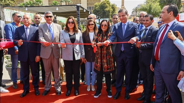 بحضور عدد من المسؤولين.. وزيرة التضامن تفتتح فعاليات معرض ديارنا زهور الربيع