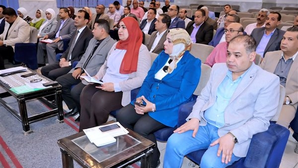 محافظ سوهاج يبحث استعدادات استقبال أعياد القيامة وشم النسيم