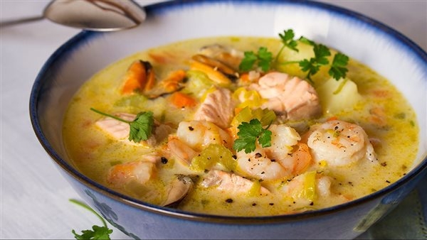 طريقة عمل شوربة السي فود بدون كريمة.. وصفة سهلة وبسيطة