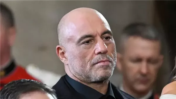 المذيع الأمريكي جو روجان يوضح سبب توقفه عن شرب الكحول