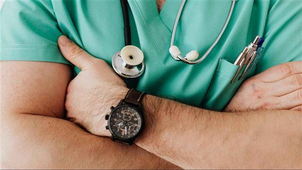 إخلاء سبيل طبيب الفيوم المتهم بإجهاض طالبة بالإعدادية بكفالة 50 ألف