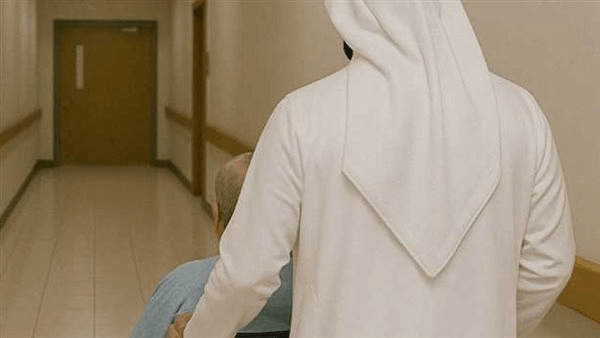الكويت: منح الموظف إجازة خاصة تصل لسنة بمرتب كامل حال مرافقته مريضا يُعالج بالخارج