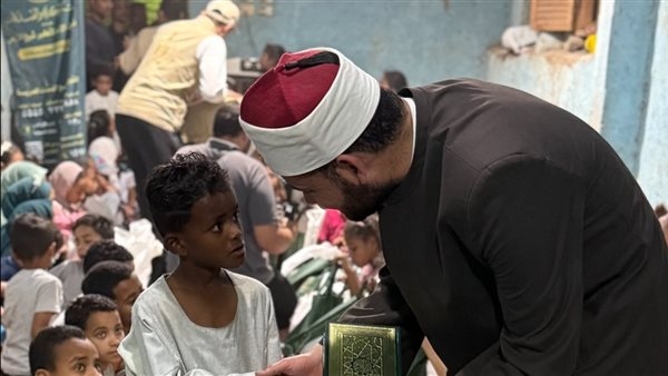 بيت الزكاة يعلن وصول حملة دعم حفظة القرآن الكريم إلى القرى الأكثر احتياجًا بأسوان