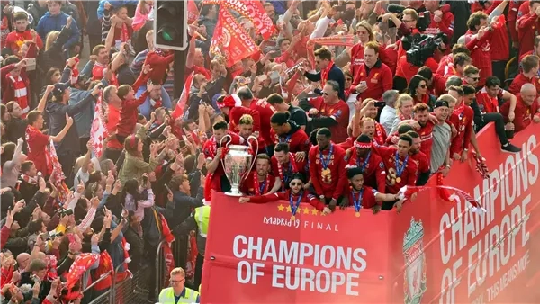 بحضور 750 ألف مشجع.. ليفربول يخطط لاحتفال تاريخي بالدوري الإنجليزي يوم 26 مايو
