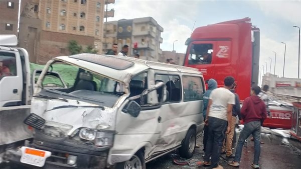 إصابة 6 أشخاص في تصادم سيارة نقل وميكروباص بالمنوفية