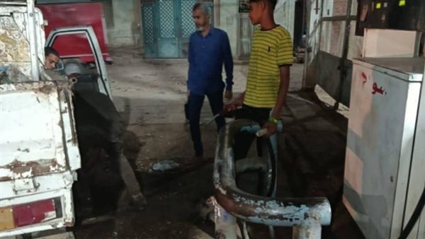 بعد شكاوى البنزين المغشوش.. تموين قنا تحرر عدة محاضر للمخالفين بمحطات الوقود ومستودعات البوتاجاز
