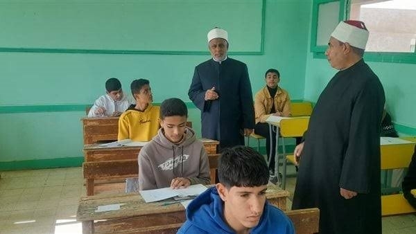 2819 طالبًا وطالبة يؤدون أول أيام امتحانات النقل الابتدائي والإعدادي الأزهري بجنوب سيناء اليوم