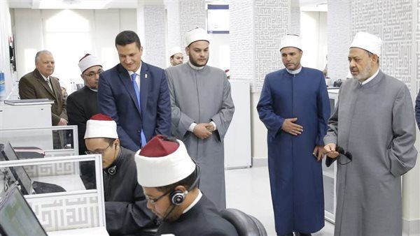 شيخ الأزهر خلفه.. عضو بالأزهر للفتوى يحكي موقفًا مؤثرًا مع الإمام الطيب