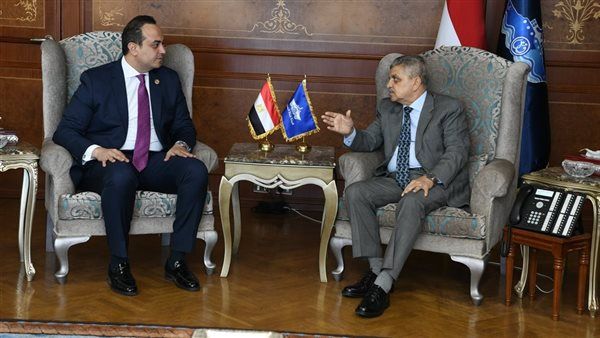 أسامة ربيع: الخدمات الطبية بقناة السويس تطورت مؤخرًا.. ونعمل على إنشاء مبنى جديد للجراحة بمستشفيات الهيئة