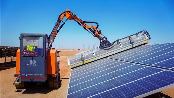 وفد من التخطيط يتفقد عددًا من المشروعات التنموية بقطاعات الطاقة المتجددة والمياه بأسوان