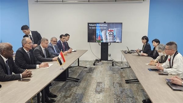 وزير الاتصالات يلتقي بمسؤولي شركات يابانية لبحث التعاون في مجال صناعة الإلكترونيات وأشباه الموصلات