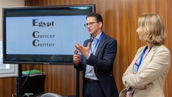 وفد ألماني يزور مستشفيات هيئة الرعاية الصحية بالأقصر لتعزيز خدمات علاج الأورام