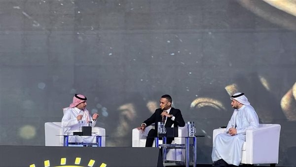 محمود المملوك خلال ملتقى الإعلامي العربي: أزمتنا في مصر تجاوزت الصحافة الورقية.. وهناك غياب للتواصل بين الأجيال الجديدة وشيوخ المهنة