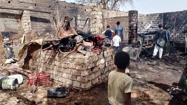 الدفع بسيارتي إطفاء للسيطرة على حريق في حوش مواشٍ بسوهاج