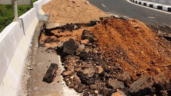 تم الإصلاح.. تشكيل لجنة هندسية لبحث أسباب وجود انهيار جزئي بكوبري خزان أسوان البديل
