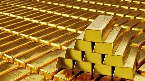 الذهب يتراجع وسط تفاؤل باحتمال وقف إطلاق النار بين روسيا وأوكرانيا
