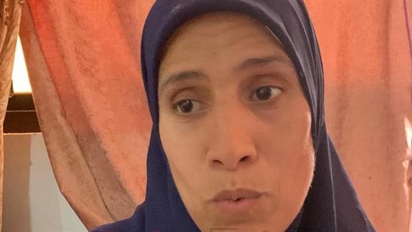 الابن يأكل الزجاج والبنت قطّعت جسدها.. سيدة ببورسعيد تستغيث لعلاج أبنائها: ساعدوني قبل ما يقتلوني أنا وأبوهم