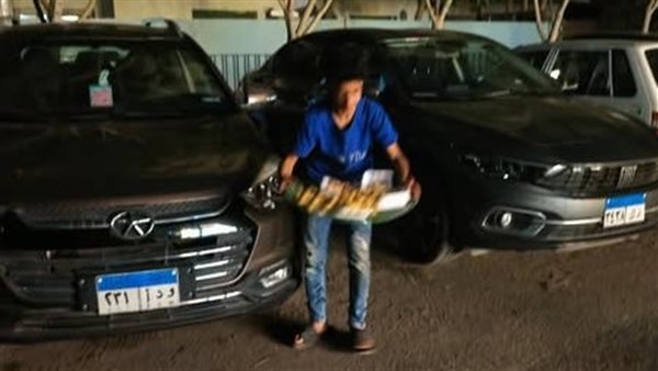 بيرموا بضاعتهم قدام العربيات ويطلبوا فلوس.. طريقة غريبة للنصب في مصر الجديدة تثير الجدل